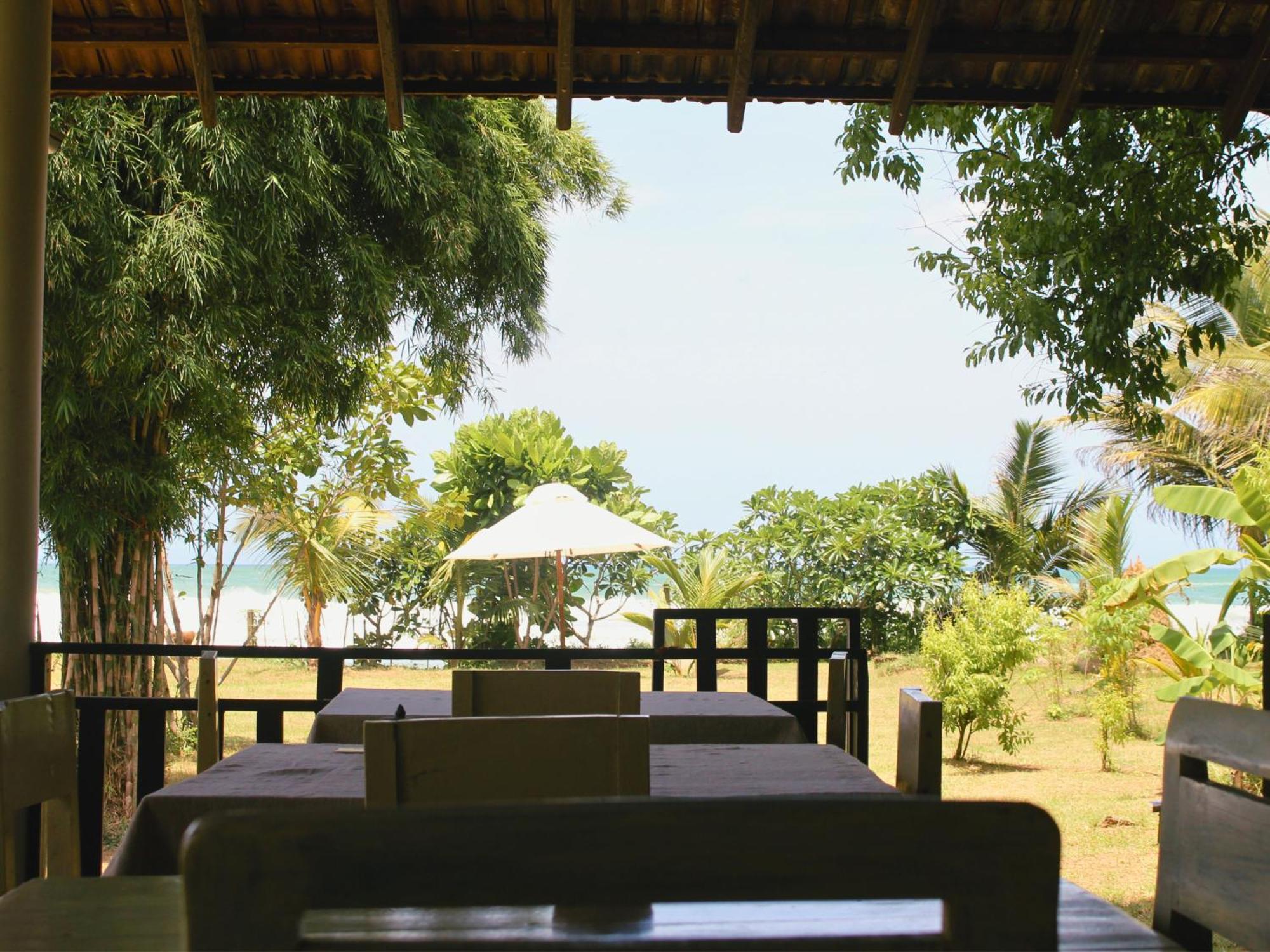 Calma - Surf, Yoga & Coffee On A Private Beach Dickwella Exterior photo